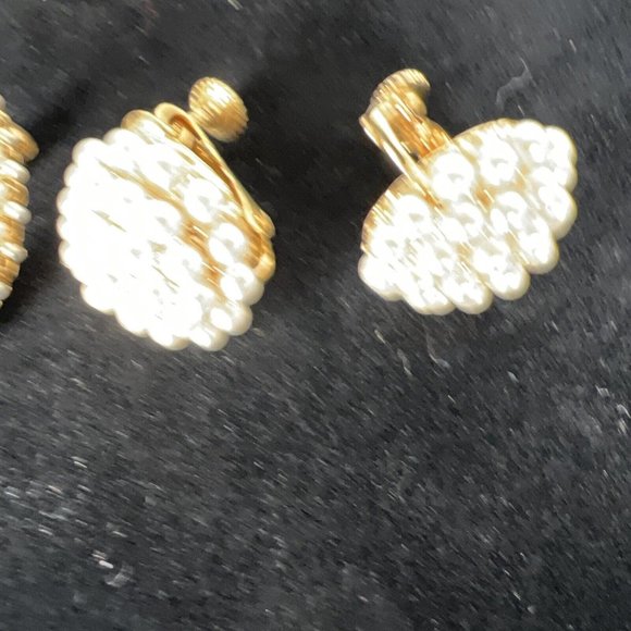 Vntg Clip On Earrings 4 Pair 1 Brooch Gold Silver Tone Dauplaise Sarah Coventry - Picture 5 of 16